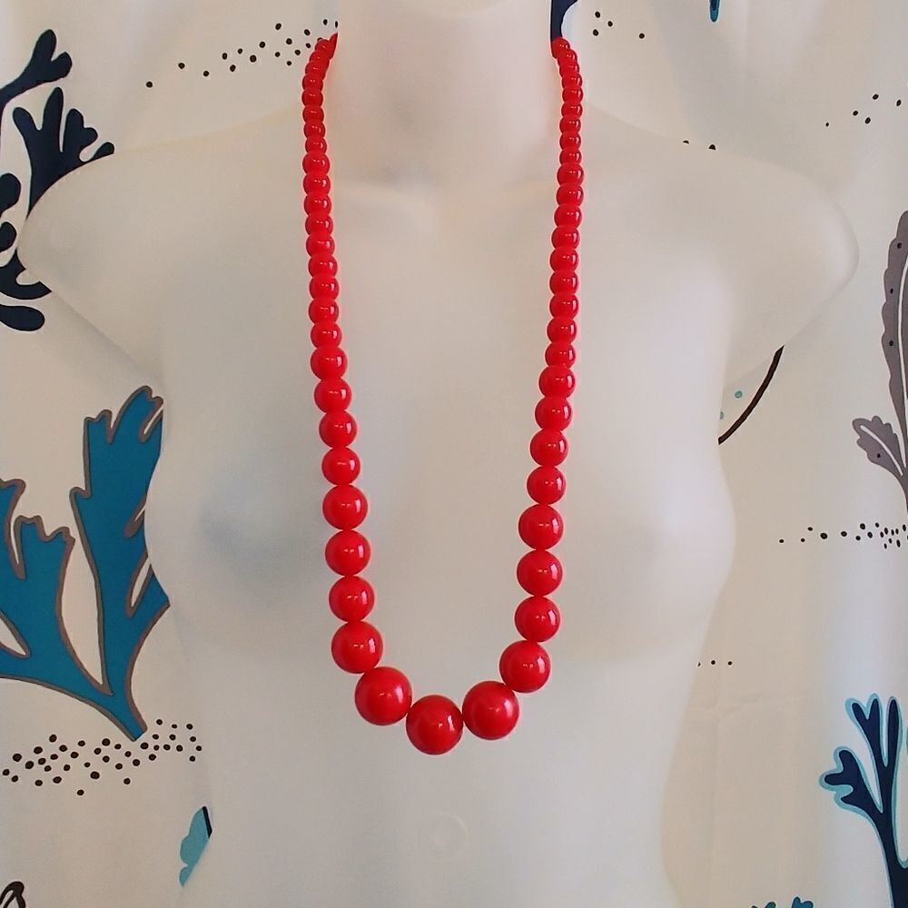Vintage 60s Red Plastic Beaded Necklace - Picture 2 of 8